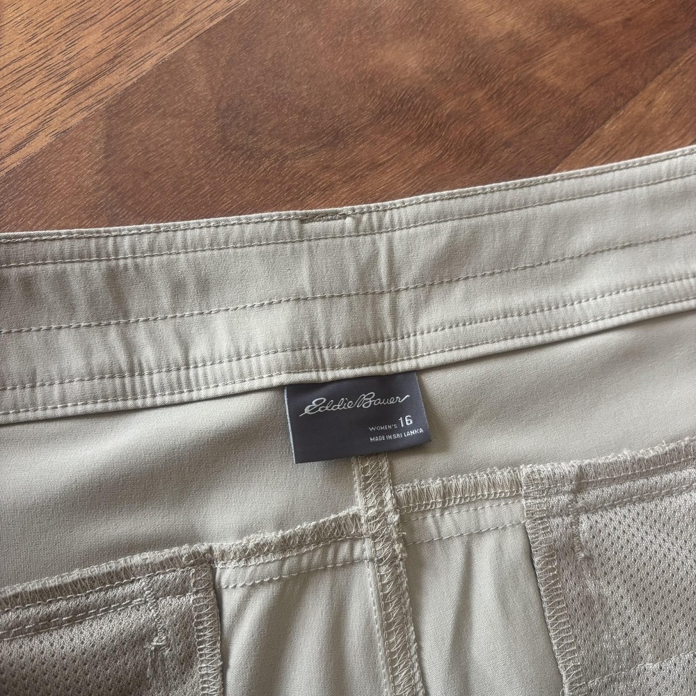 Eddie Bauer Shorts Womens 16 Brown Rolled Hem Bermuda Stretch UPF 50 Hiking - Picture 3 of 7